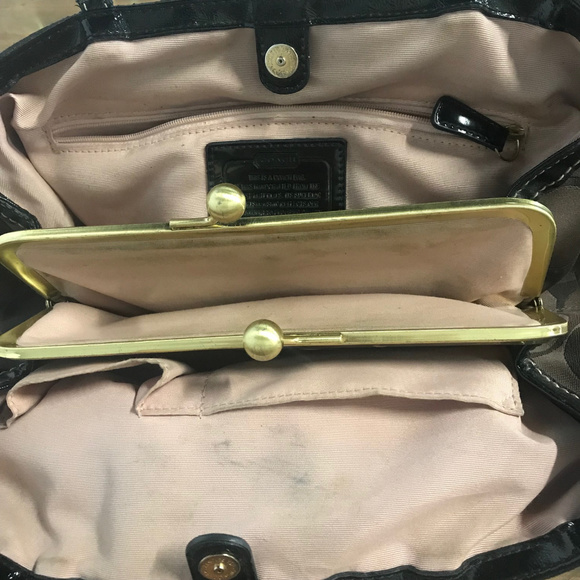 Coach • Authentic Coach Handbag - Picture 3 of 4